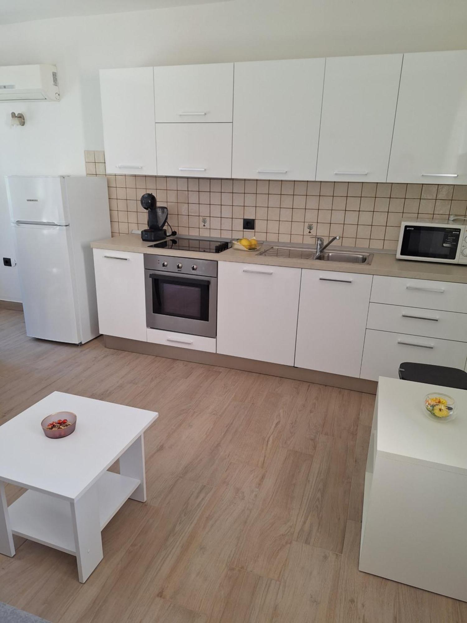 Apartment Olga Ровин Екстериор снимка
