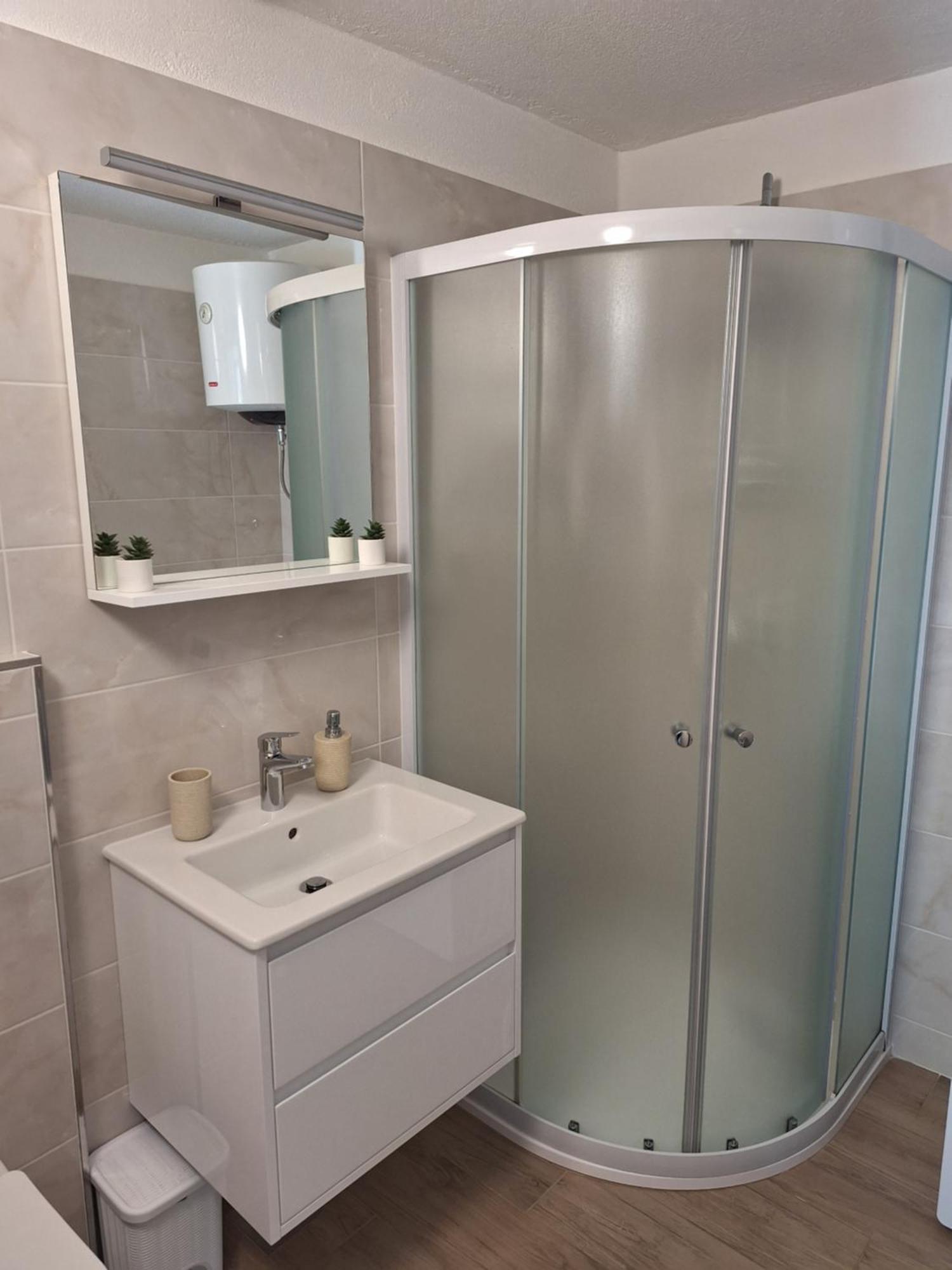 Apartment Olga Ровин Екстериор снимка