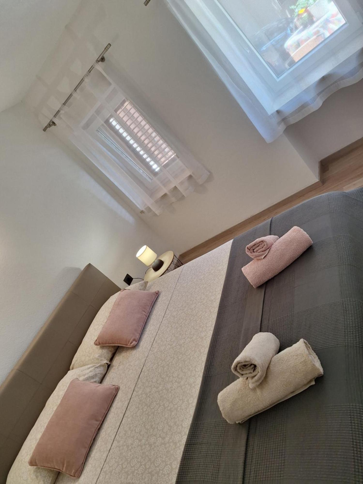 Apartment Olga Ровин Екстериор снимка