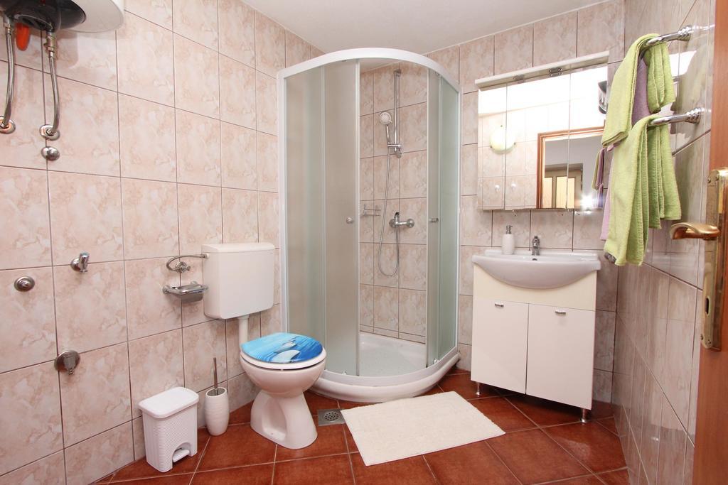Apartment Olga Ровин Екстериор снимка